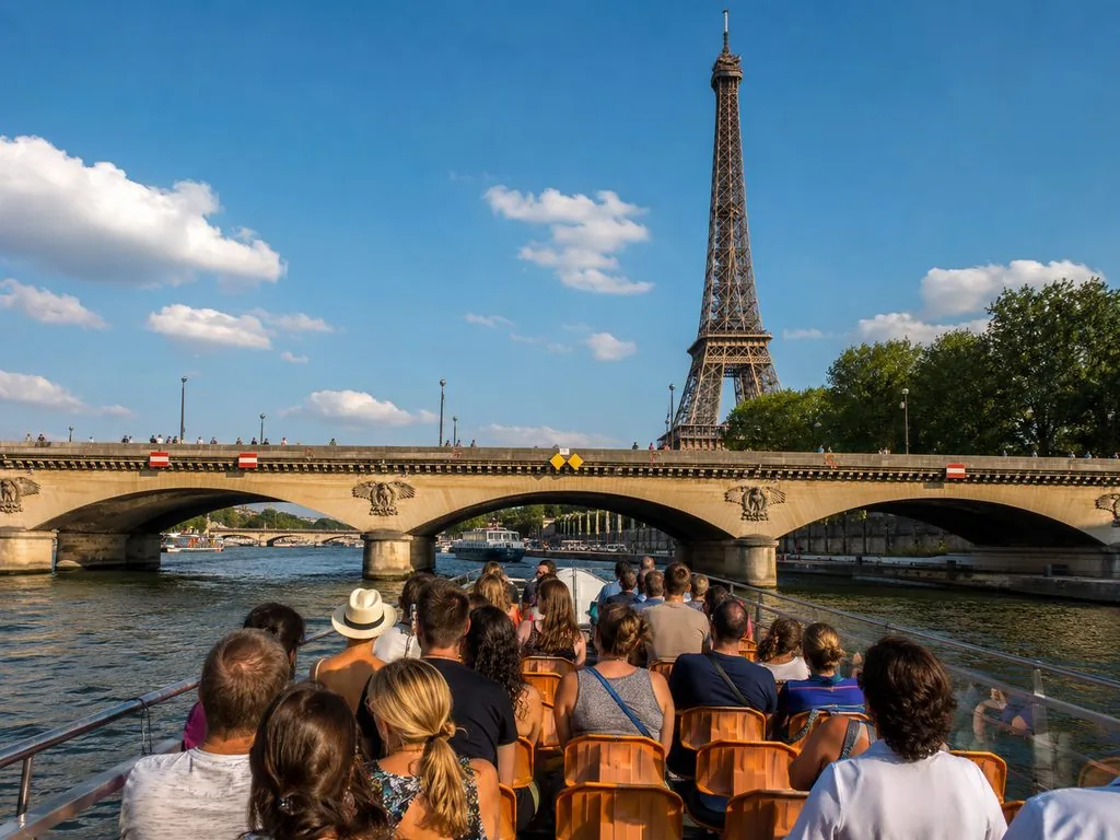 Paris: Quai Branly Museum Ticket & Seine Cruise