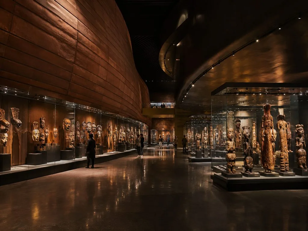 The plateau des collections at the Musée du quai Branly, one open gallery without walls